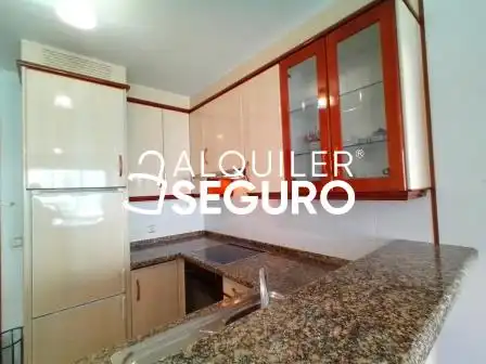 Cocina de Piso de alquiler en Oleiros con Calefacción, Trastero y Amueblado