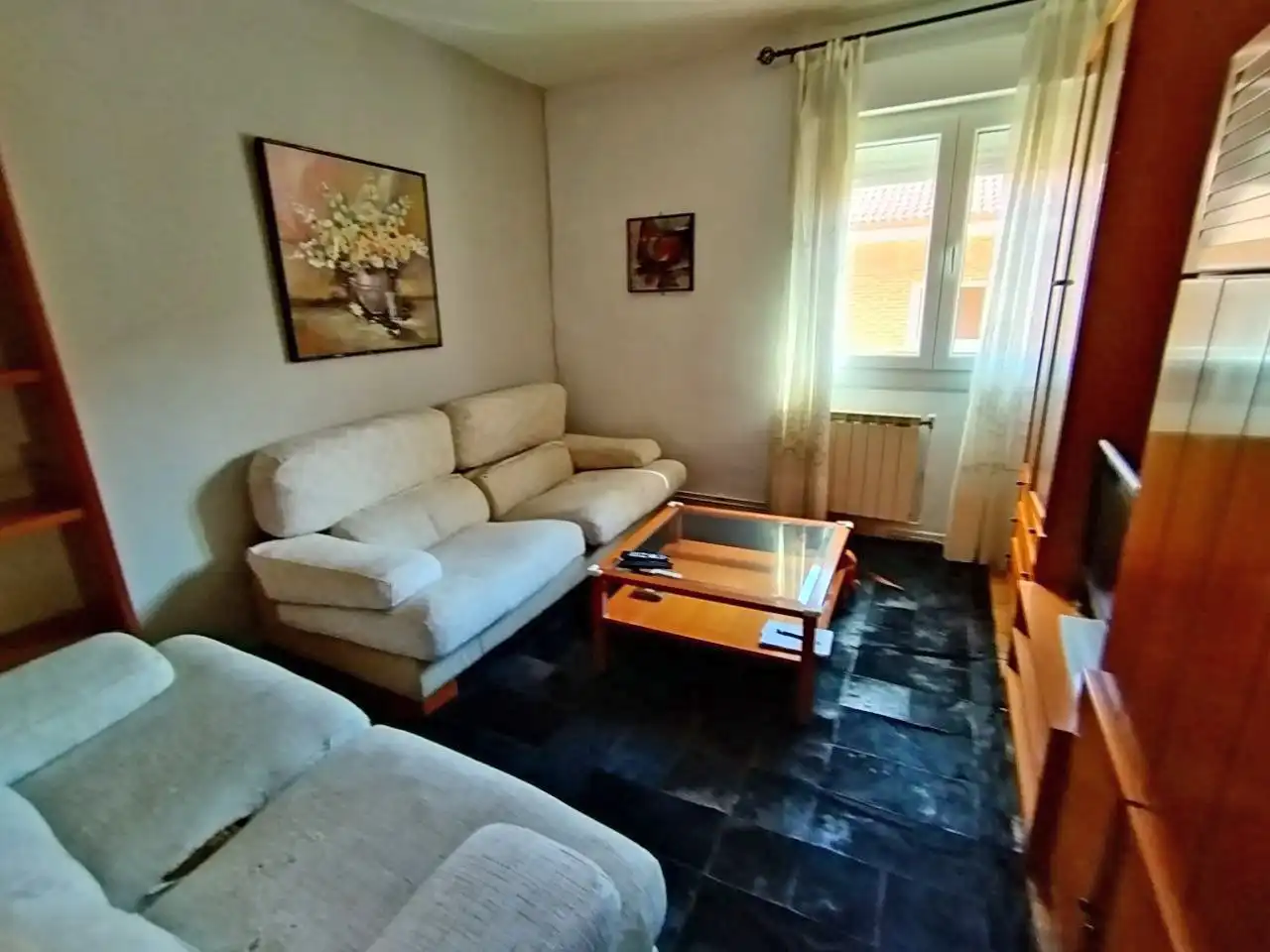 Sala de estar de Piso en venta en Villarcayo de Merindad de Castilla la Vieja con Calefacción, Amueblado y Horno