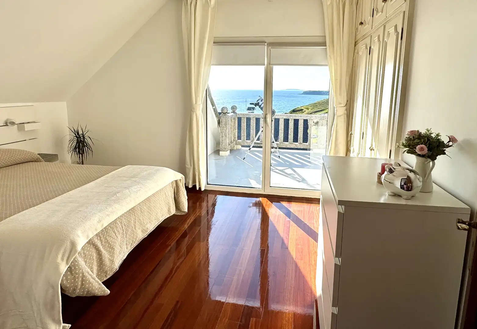 Habitación de Casa o chalet en venta en Sanxenxo con Calefacción, Jardín privado y Terraza