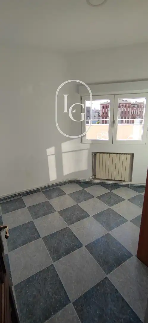 Dachboden zur Miete in Madrid mit Heizung, Terrasse und Ofen