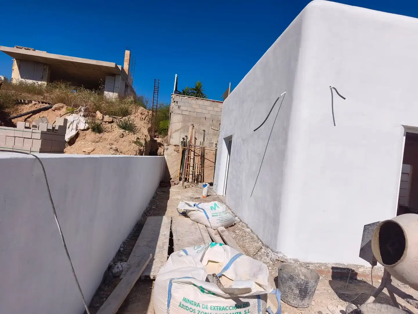 Vista exterior de Casa o xalet en venda en La Nucia amb Aire condicionat, Calefacció i Piscina