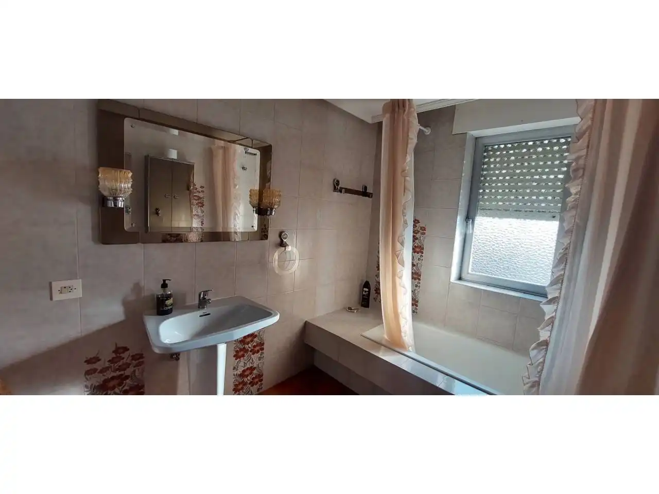 Baño de Casa o chalet en venta en Almanza con Jardín privado, Terraza y Amueblado
