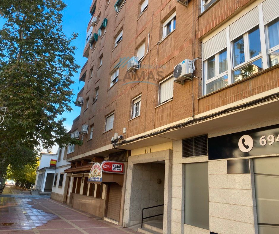 Vista exterior de Pis en venda en Navalmoral de la Mata amb Aire condicionat, Calefacció i Terrassa