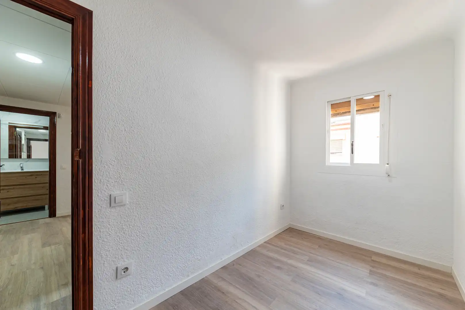 Bedroom of Flat for sale in Badalona  with Air Conditioner, Heating and Parquet flooring