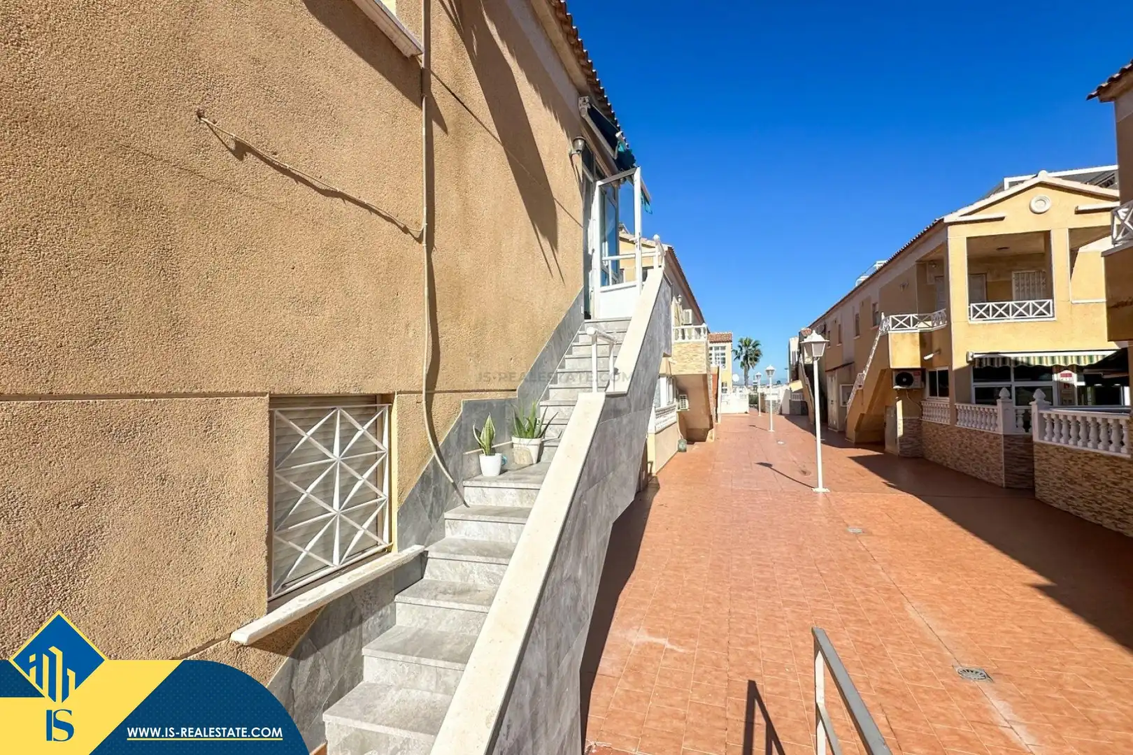 Bungalow con piscina en venta en Centro, imagen 2