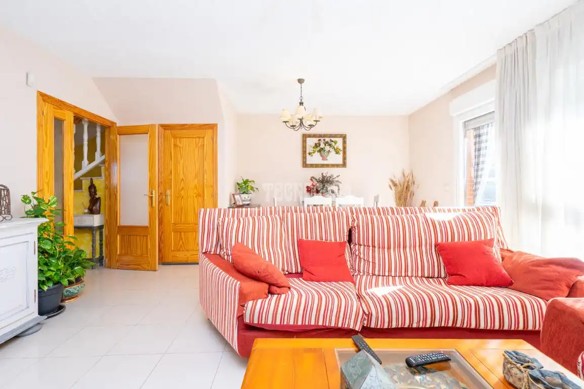 Sala de estar de Casa adosada en venta en Colmenar Viejo con Aire acondicionado, Jardín privado y Terraza