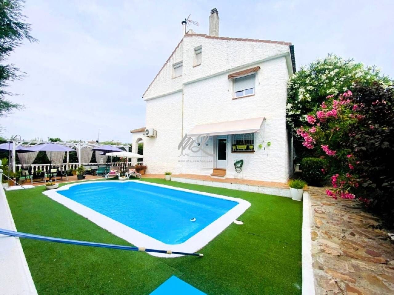 Exterior view of House or chalet for sale in Olías del Rey  with Air Conditioner, Heating and Private garden