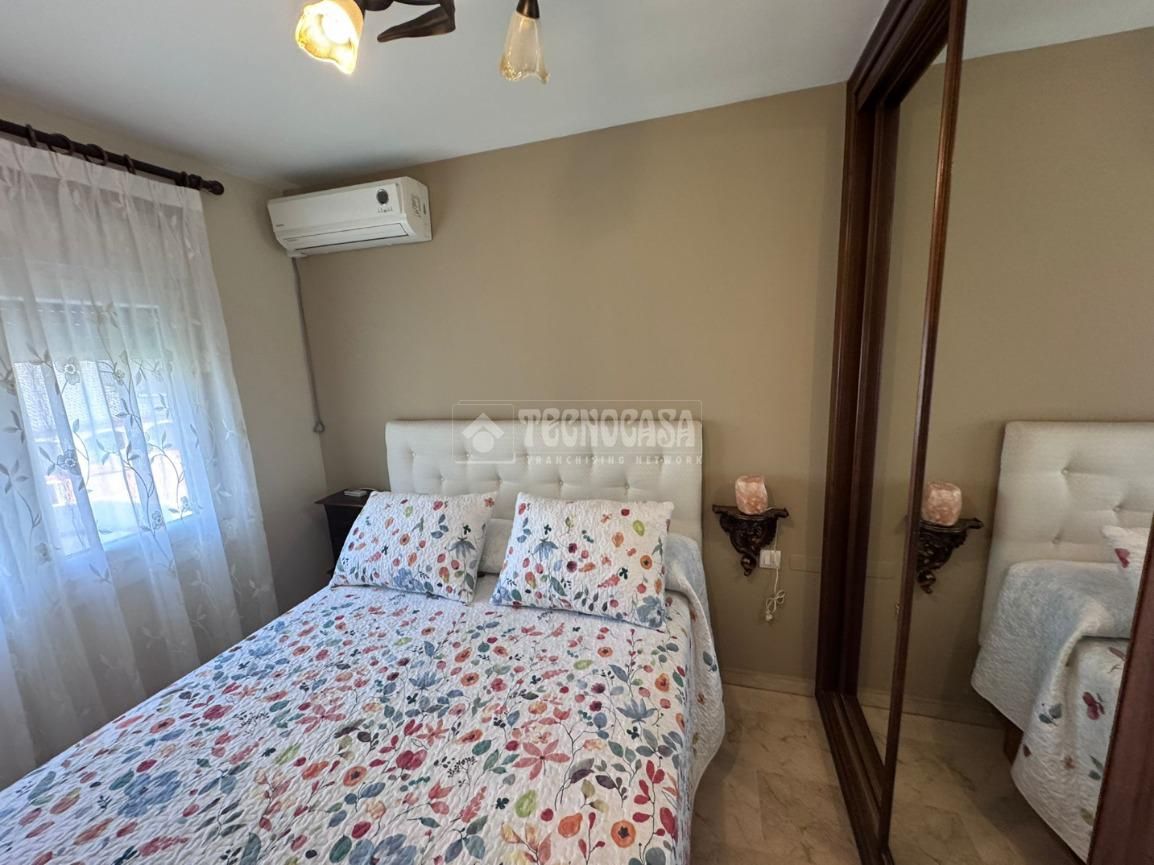 Bedroom of Flat for sale in  Sevilla Capital