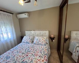 Bedroom of Flat for sale in  Sevilla Capital