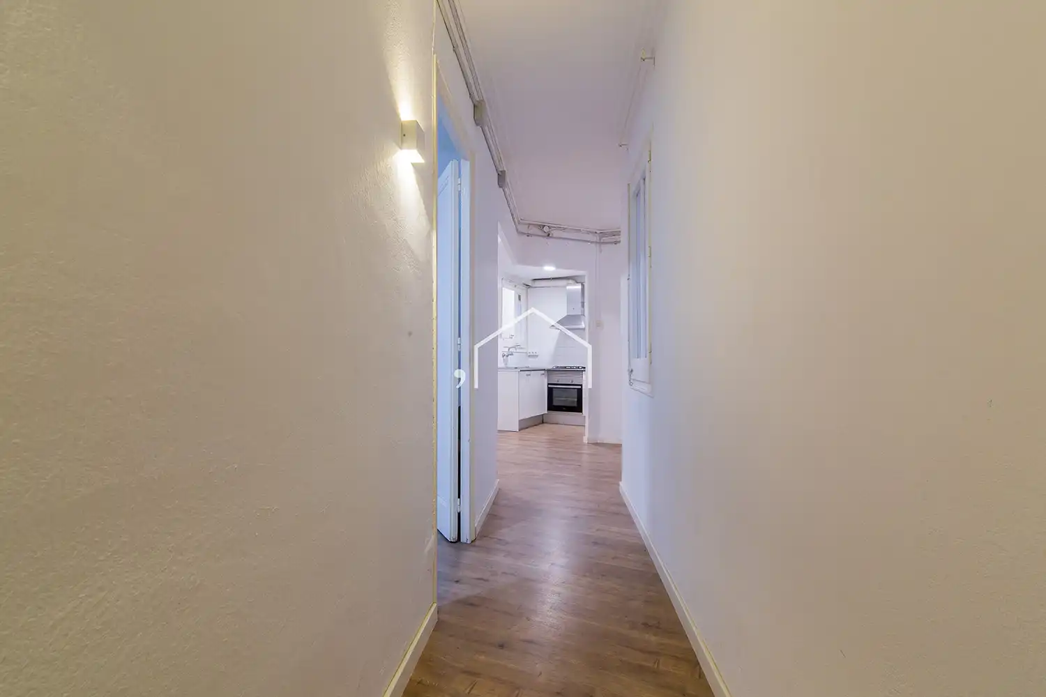 Wohnung zum Verkauf in Barcelona mit Heizung, Parkett und Ofen