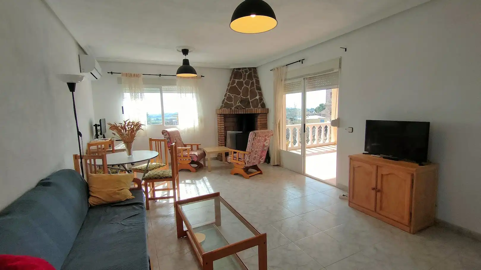 Sala de estar de Casa o chalet en venta en Torrejón del Rey con Aire acondicionado, Calefacción y Jardín privado