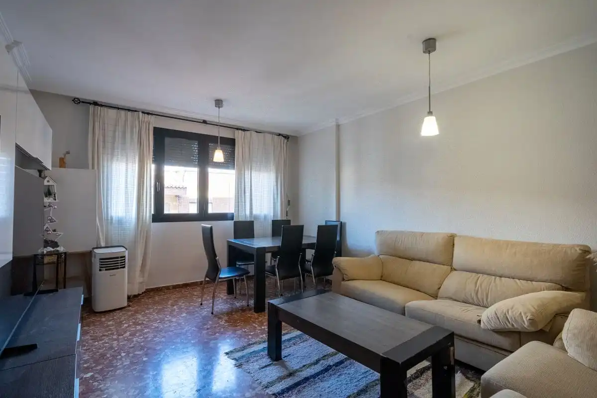 Flat with lift for sale in Avinguda de València