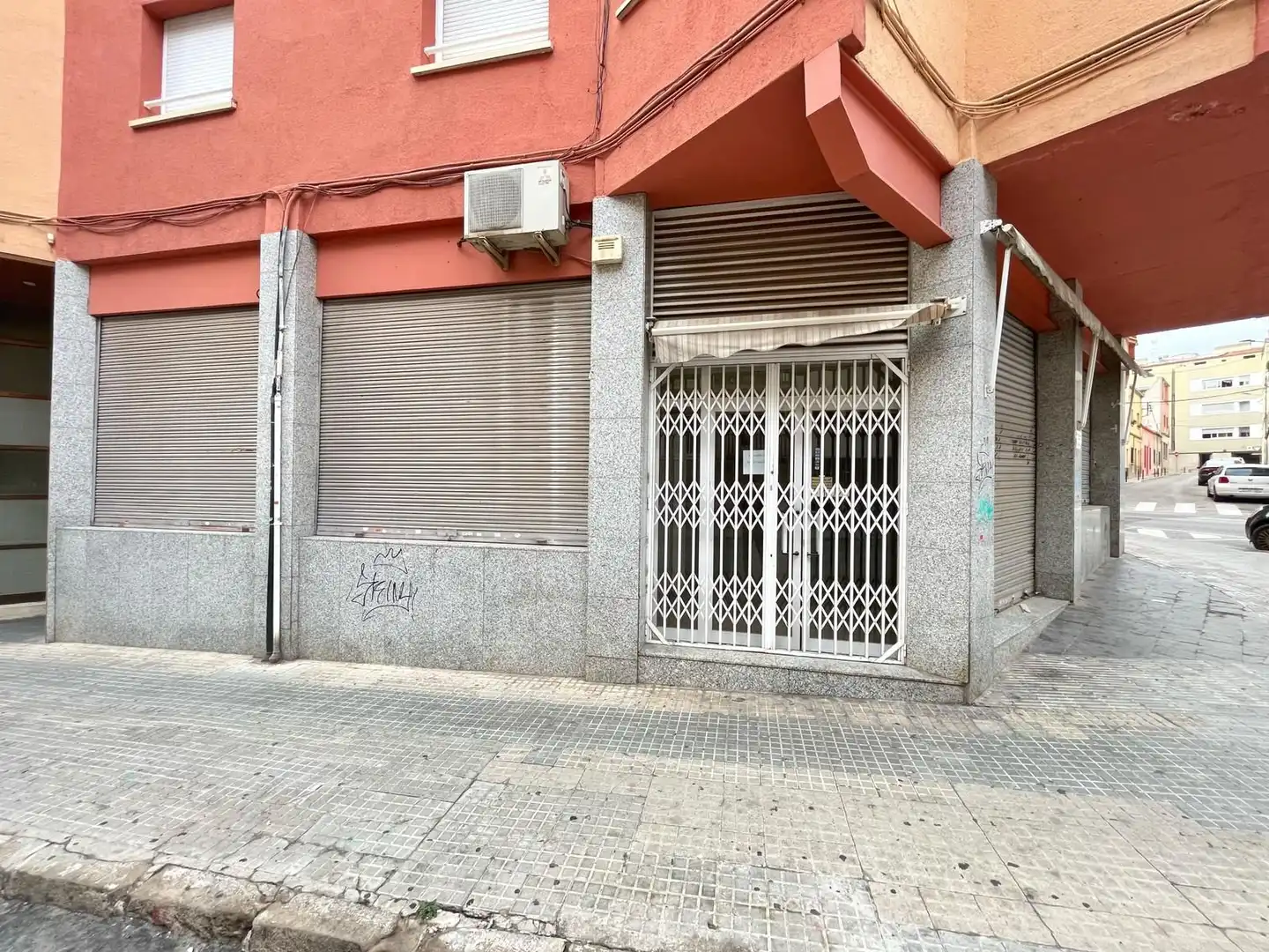 Exterior view of Commercial properties for sale in Terrassa