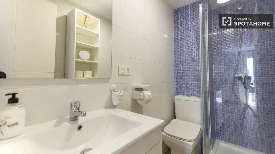 Baño de Piso de alquiler en Valencia con Aire acondicionado, Calefacción y Amueblado