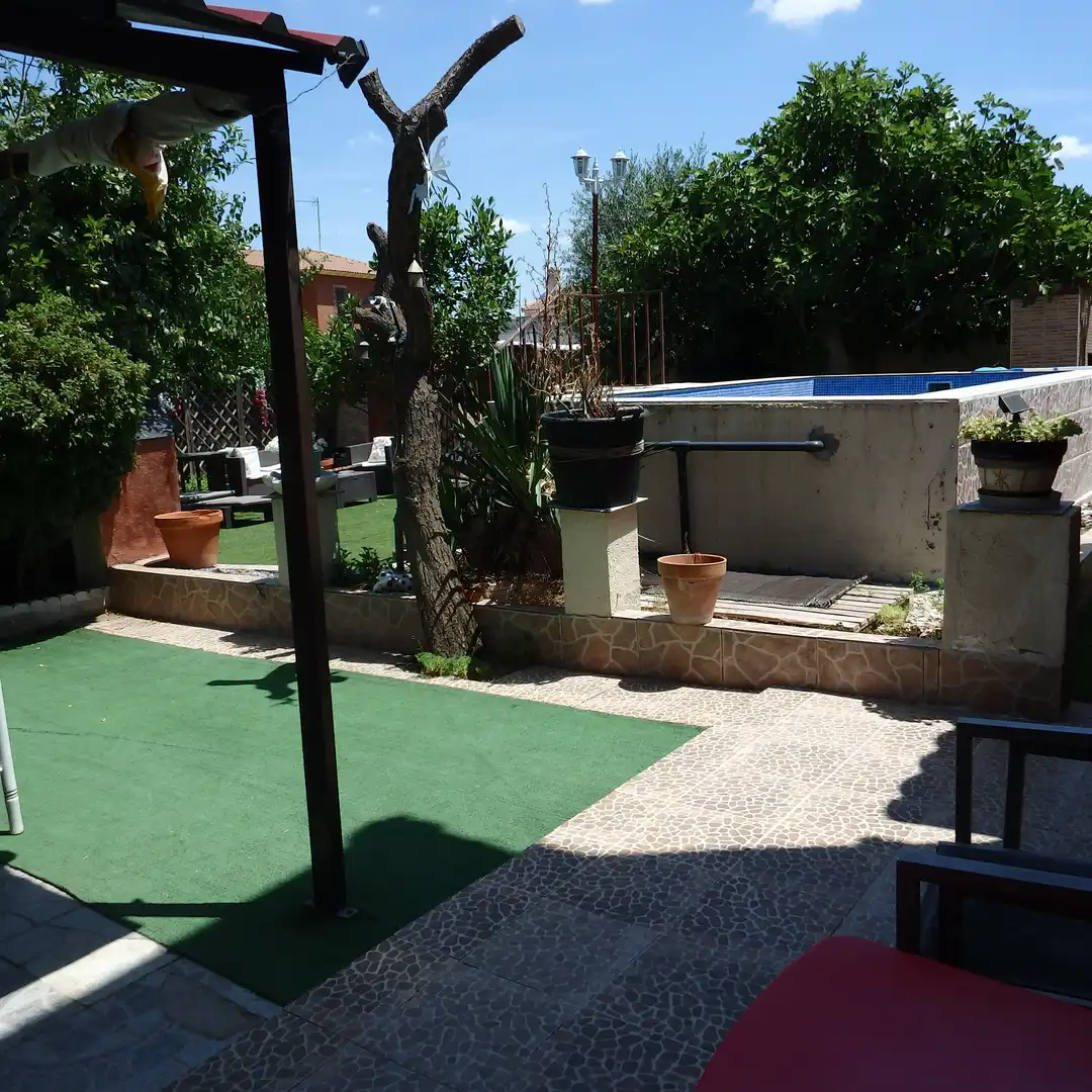 Jardí de Casa o xalet en venda en Cedillo del Condado amb Aire condicionat, Calefacció i Jardí privat