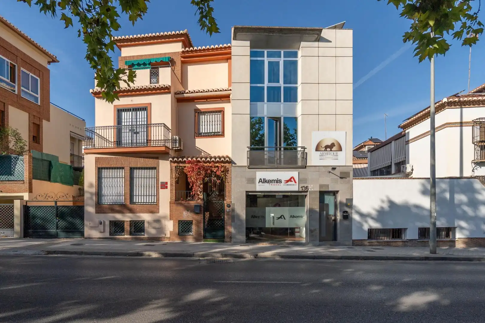 Edificio en venta en Camino Bajo de Huétor, 136, Cervantes