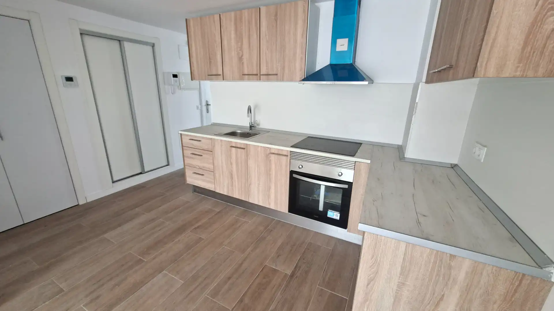Küche von Wohnung zum Verkauf in Alicante / Alacant mit Klimaanlage und Terrasse
