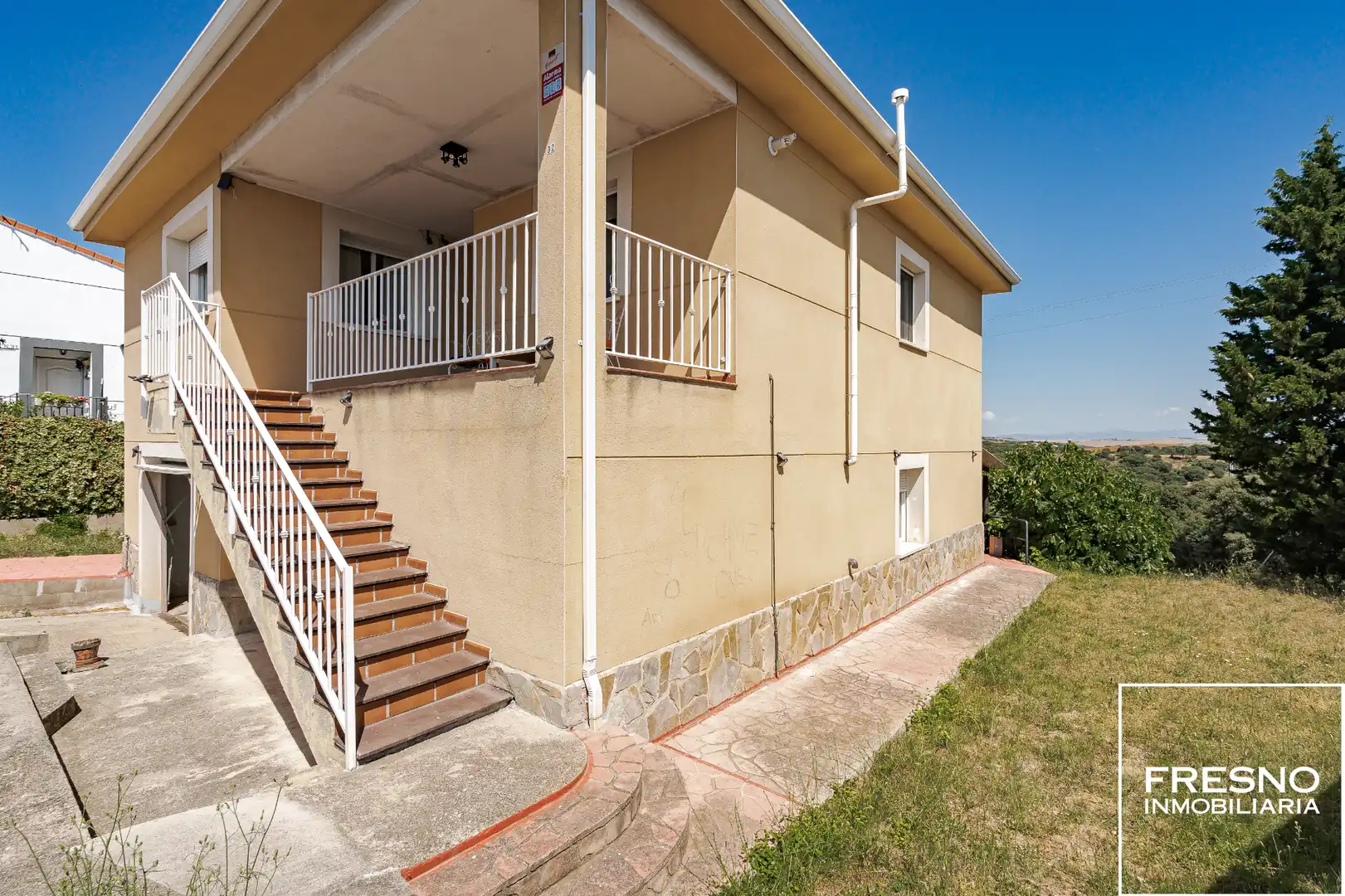 Vista exterior de Casa o chalet en venta en Galápagos con Calefacción, Jardín privado y Terraza