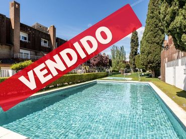 Maison jumelée avec balcon à vendre à El Burgo