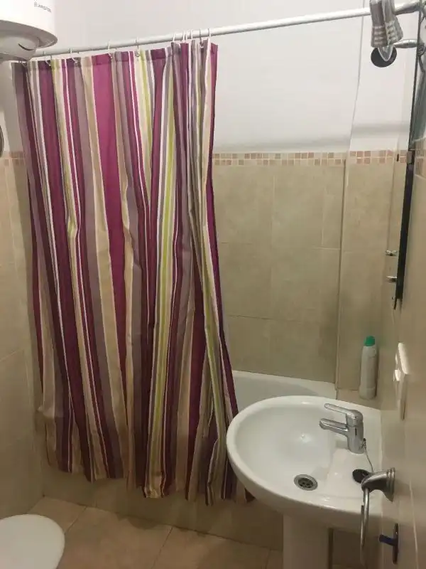 Badezimmer von Wohnung zur Miete in Almería mit Klimaanlage und Möbliert