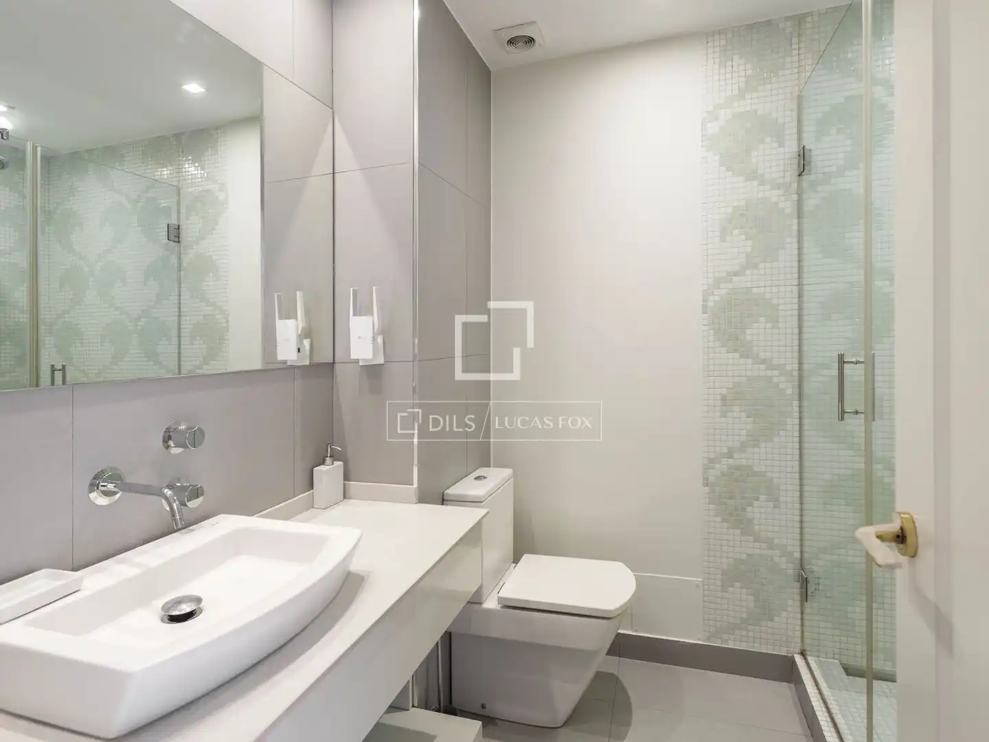 Badezimmer von Dachboden zur Miete in Madrid mit Klimaanlage, Heizung und Parkett