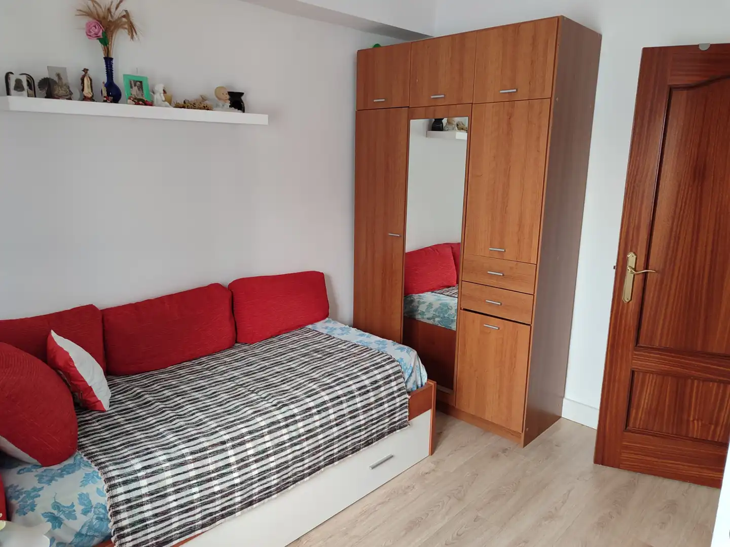 Dormitori de Pis en venda en Utrera amb Aire condicionat, Calefacció i Parquet