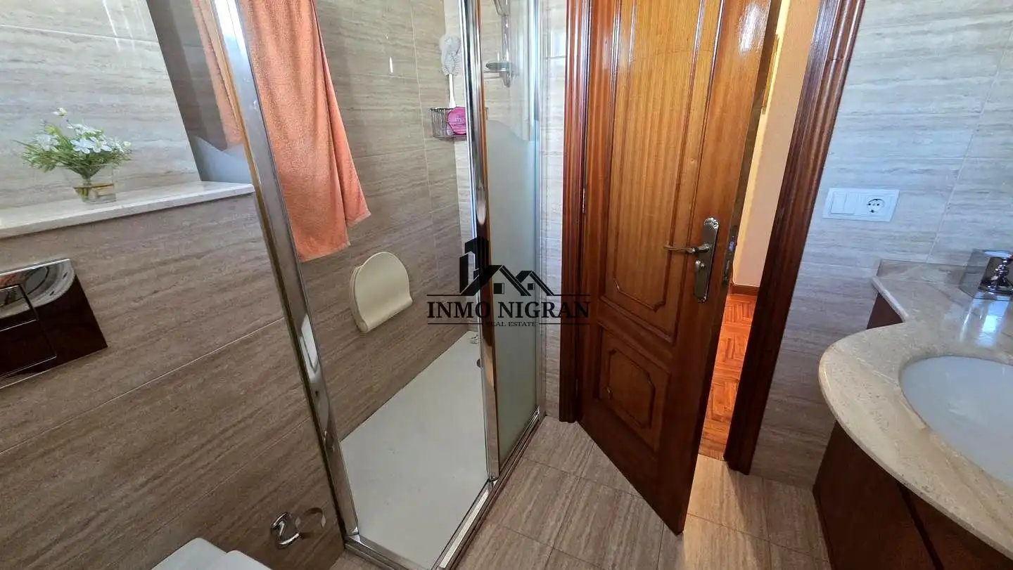 Baño de Piso en venta en Vigo  con Amueblado