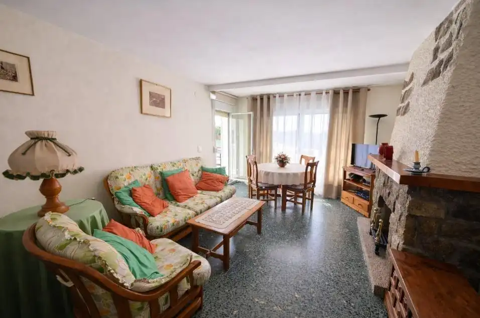 Sala d'estar de Pis en venda en Las Navas del Marqués  amb Calefacció, Terrassa i Traster