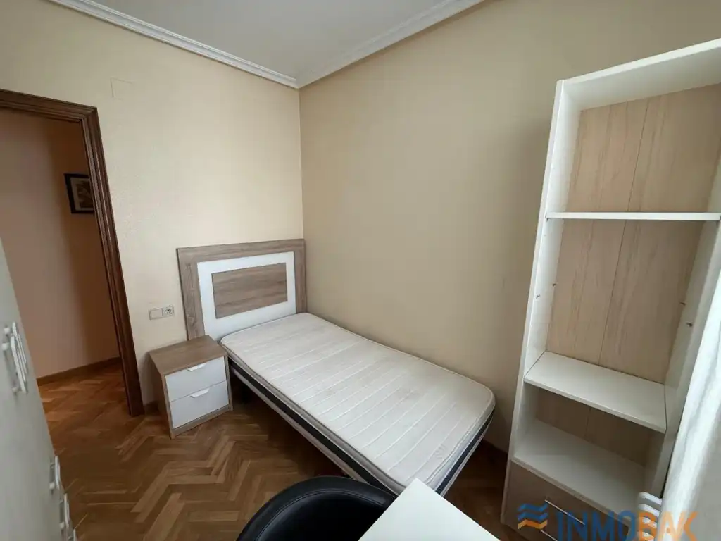 Flat with terrace to rent in San Bernardo - Carmelitas - Campus, imagen 11
