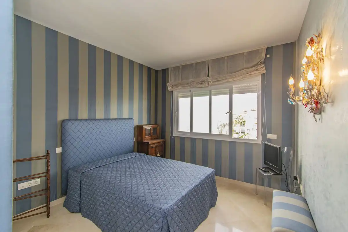 Schlafzimmer von Dachboden zum Verkauf in Estepona mit Klimaanlage, Terrasse und Möbliert