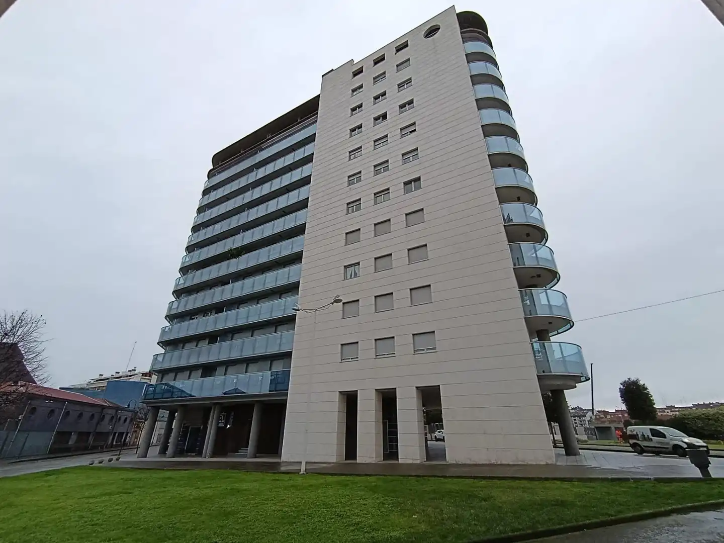 Vista exterior de Pis en venda en Gijón  amb Terrassa, Traster i Moblat