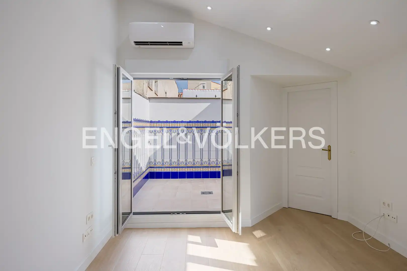 Attic for rent in Madrid  with Heating and Terrace