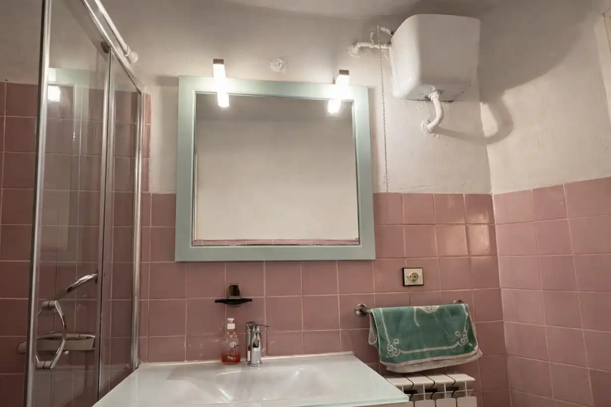 Bathroom of Flat for sale in Madrid  with Terrace and Balcony