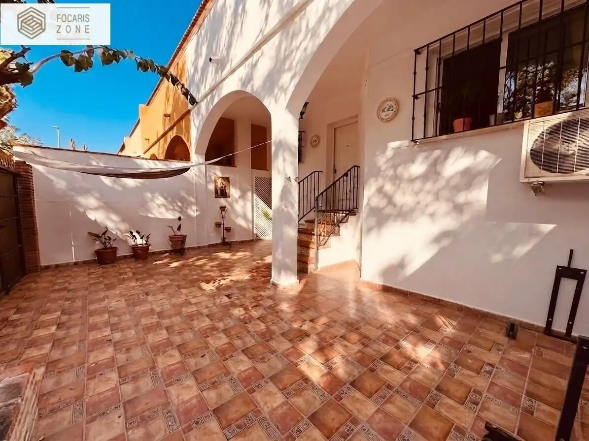 Vista exterior de Casa adosada en venta en Málaga con Aire acondicionado, Calefacción y Terraza