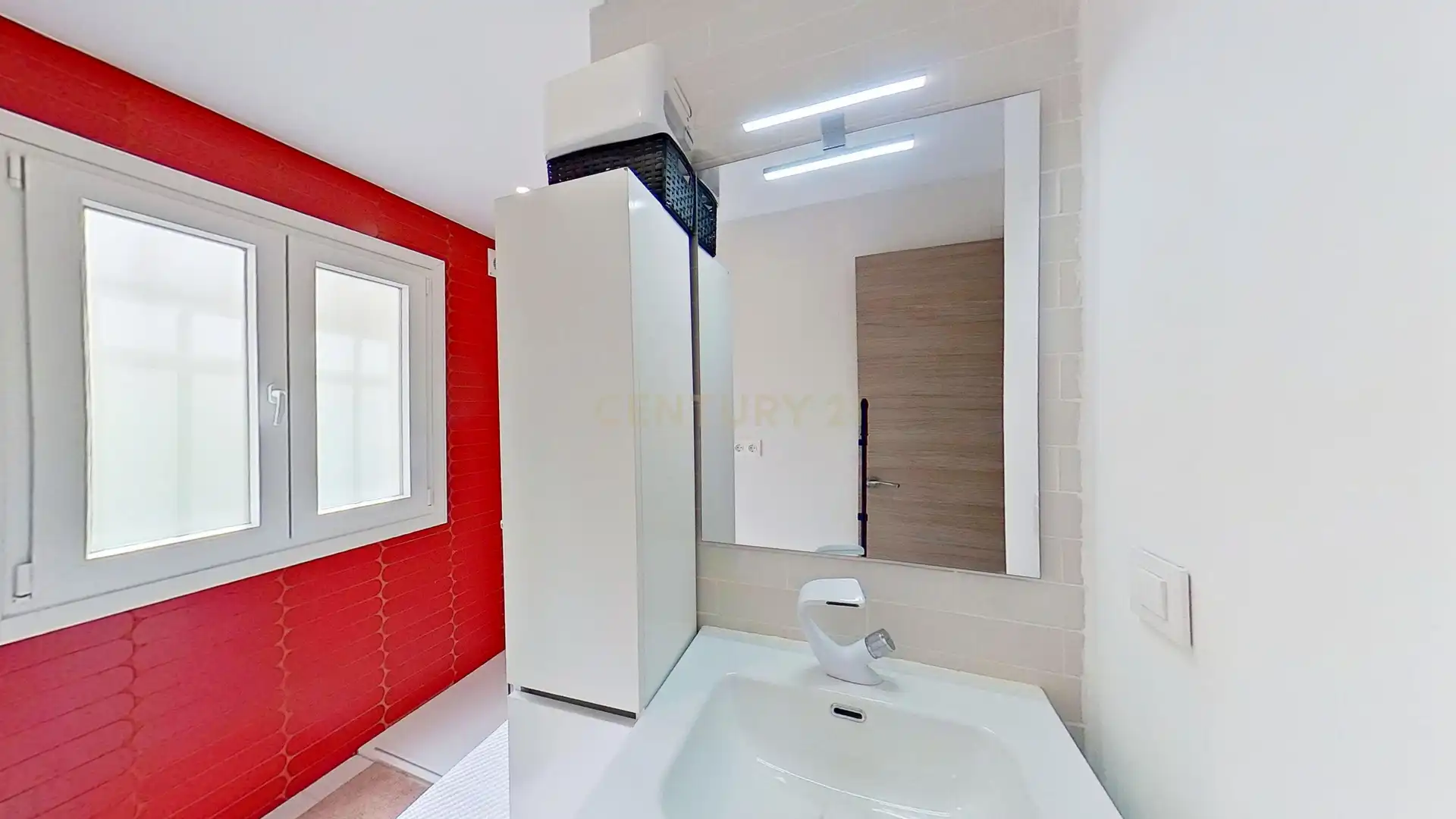 Bathroom of Flat for sale in Málaga  with Air Conditioner, Washing machine and Balcony
