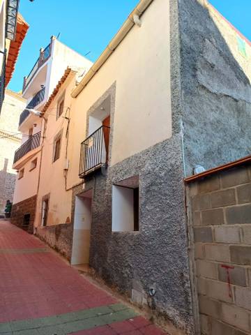 Casa-chalet en Venta en  Calle REPLACETA 3, 3 en Aguarón