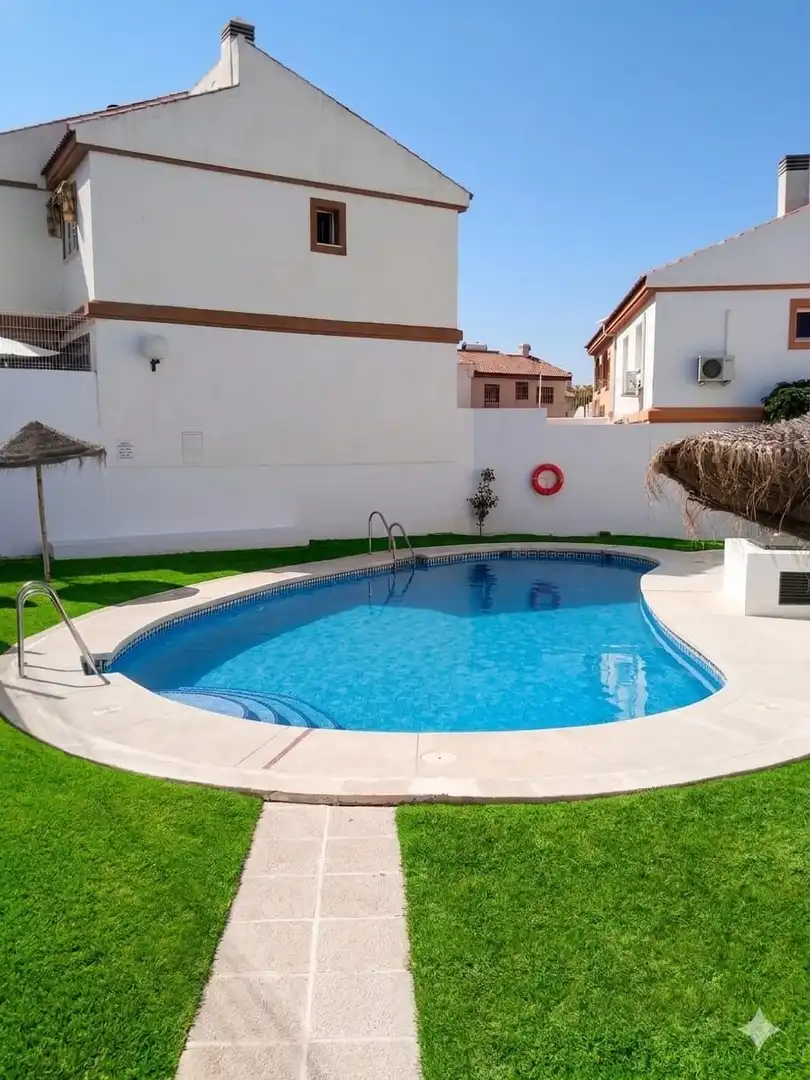 Piscina de Casa adosada en venta en Churriana