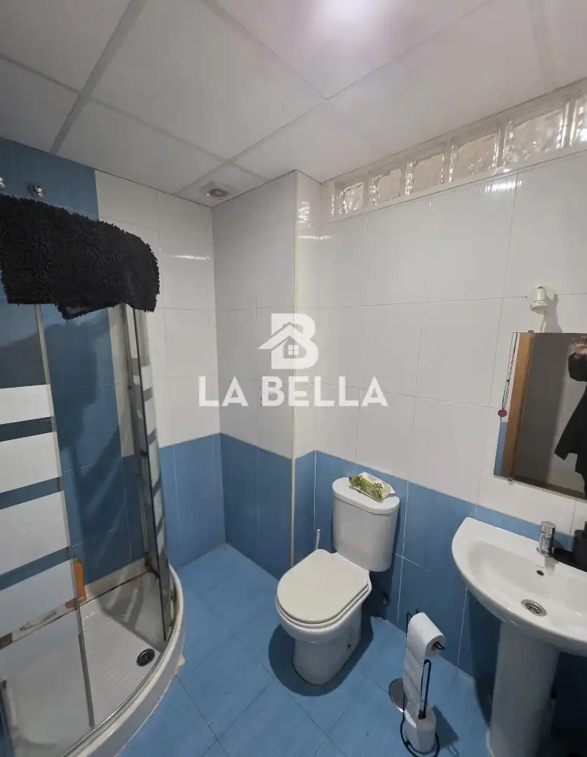 Bathroom of Ground floor for sale in Sevilla  with Furnished