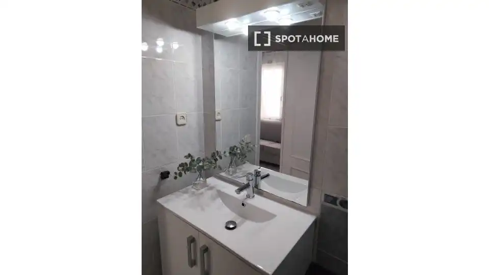 Badezimmer von Wohnungen zur untervermieten in Madrid mit Klimaanlage, Heizung und Terrasse