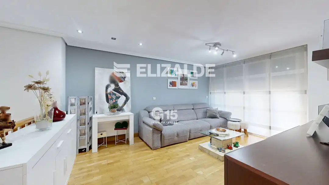 Sala d'estar de Pis en venda en Donostia - San Sebastián  amb Calefacció, Terrassa i Traster
