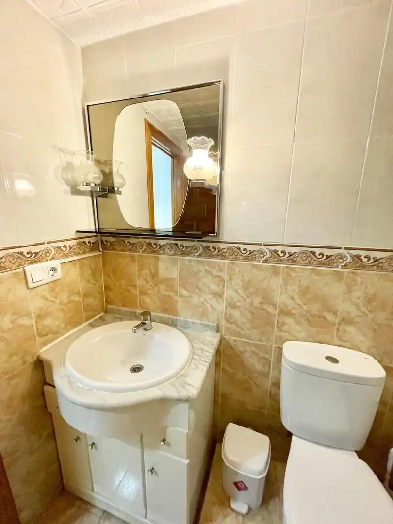 Bany de Pis de lloguer en Granada amb Terrassa, Moblat i Balcó