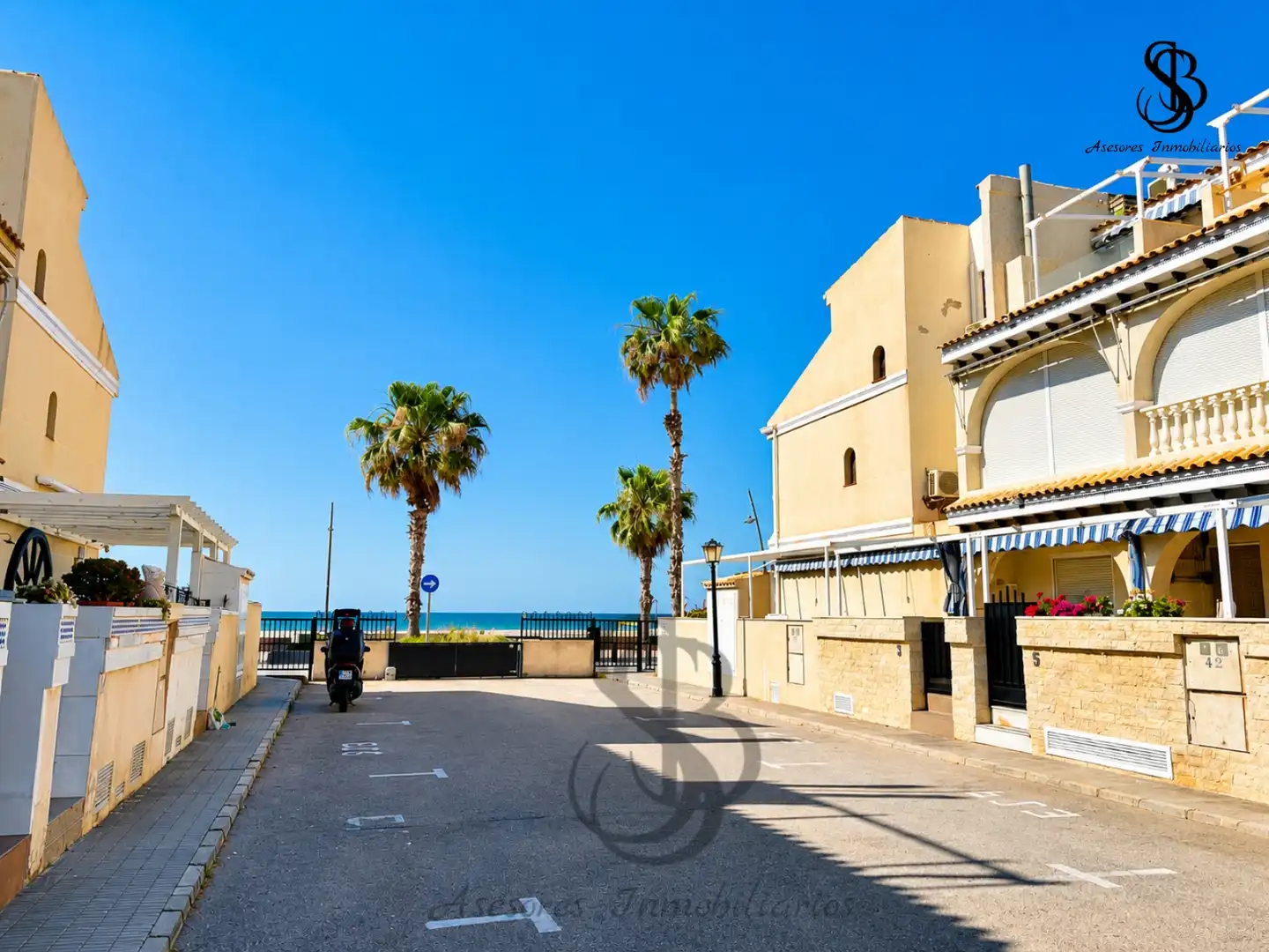 Vista exterior de Casa adosada en venda en Santa Pola amb Aire condicionat, Calefacció i Terrassa