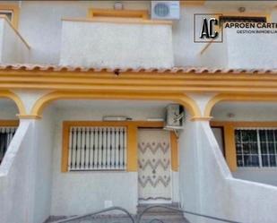 Vista exterior de Casa adosada en venda en Cartagena amb Aire condicionat i Terrassa