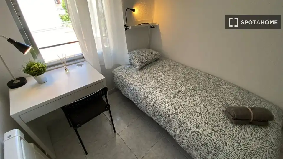 Habitación de Piso de alquiler en Madrid con Aire acondicionado, Calefacción y Amueblado