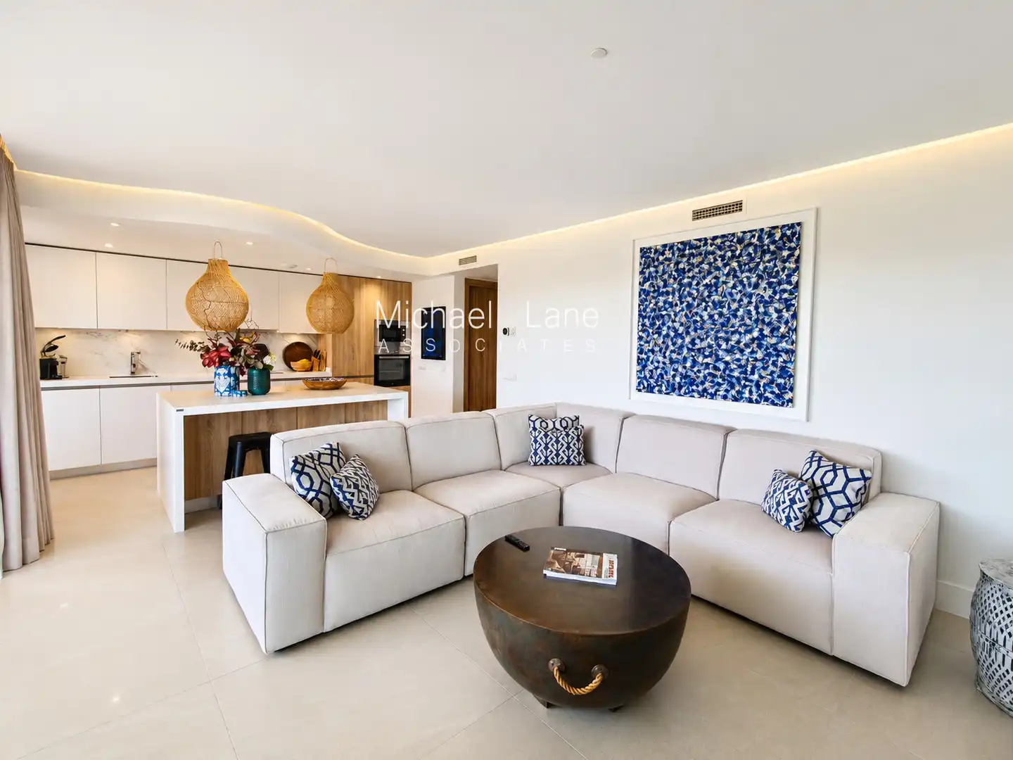 Wohnzimmer von Wohnung zum Verkauf in Sotogrande mit Klimaanlage, Heizung und Terrasse