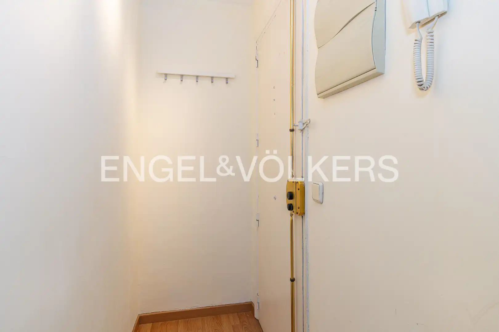 Flat for sale in Madrid  with Air Conditioner, Heating and Furnished