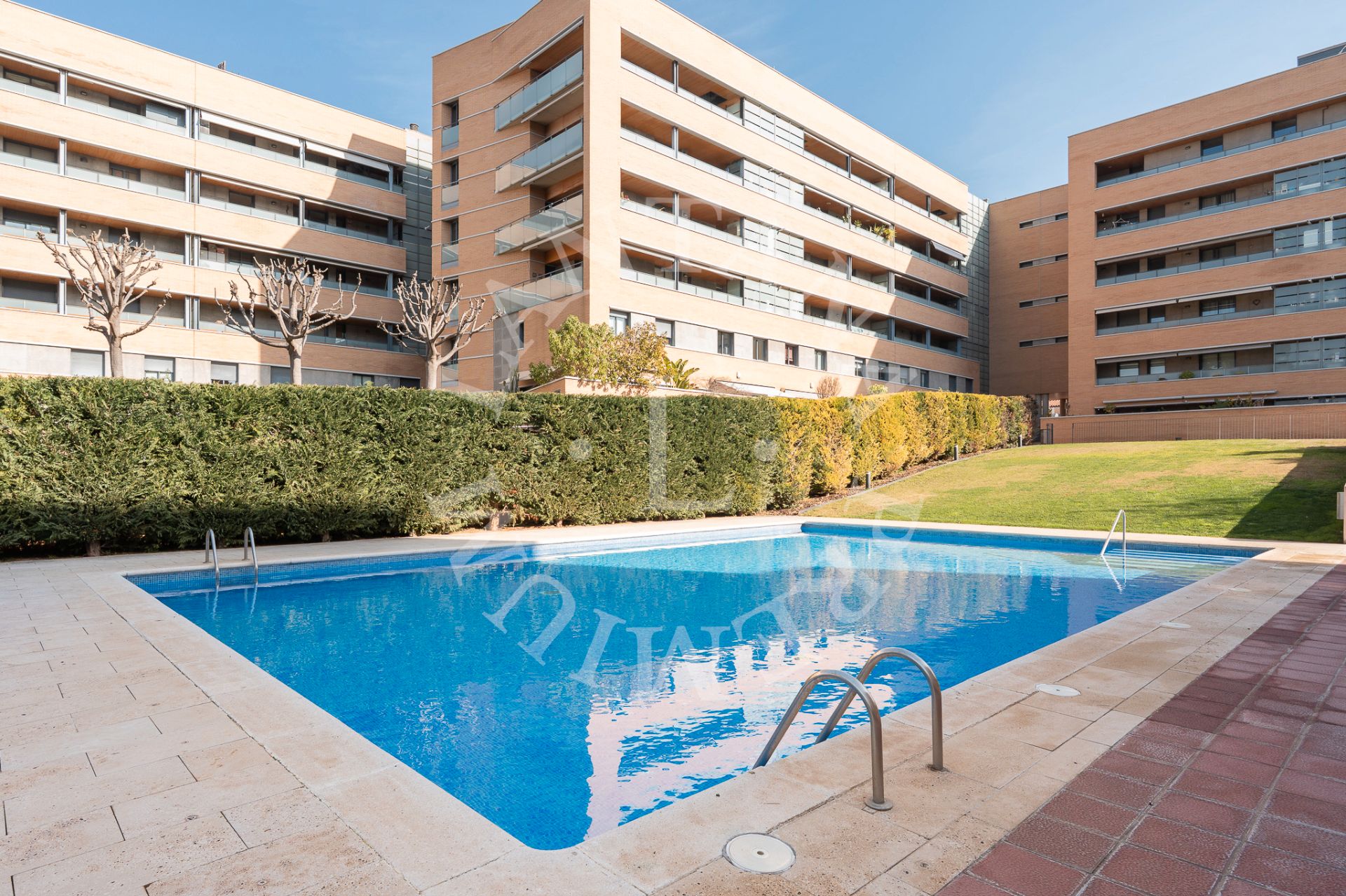 Swimming pool of Flat for sale in Esplugues de Llobregat  with Air Conditioner, Heating and Parquet flooring