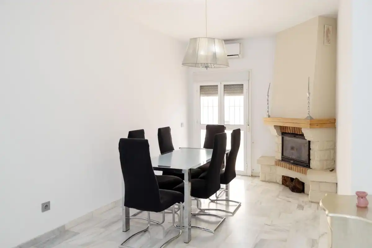 Comedor de Casa adosada en venta en Valencina de la Concepción con Aire acondicionado, Calefacción y Terraza