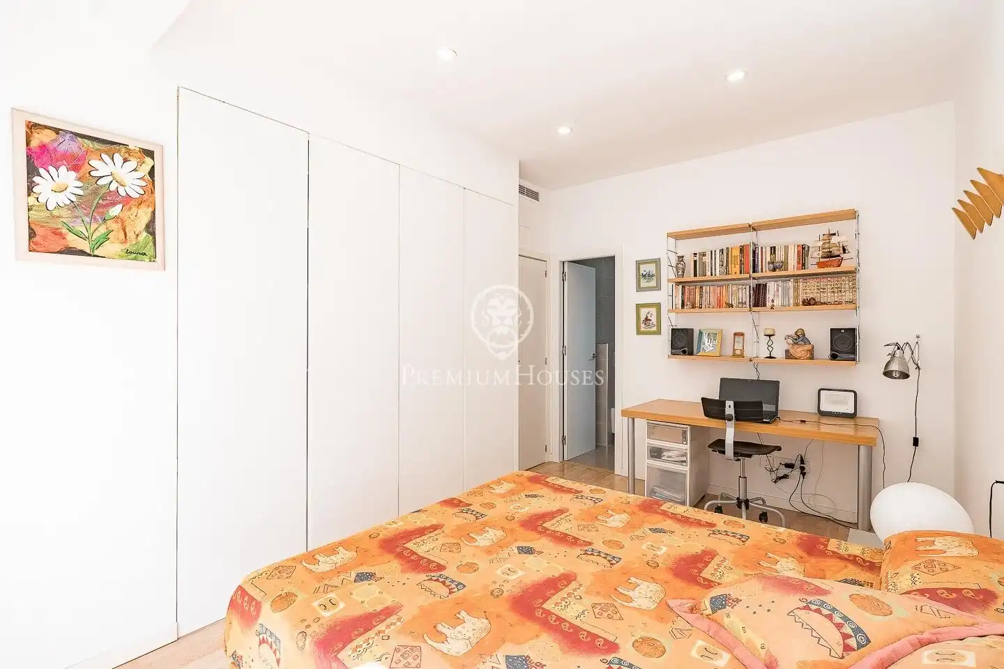 Dormitori de Apartament en venda en Barcelona amb Aire condicionat, Calefacció i Terrassa