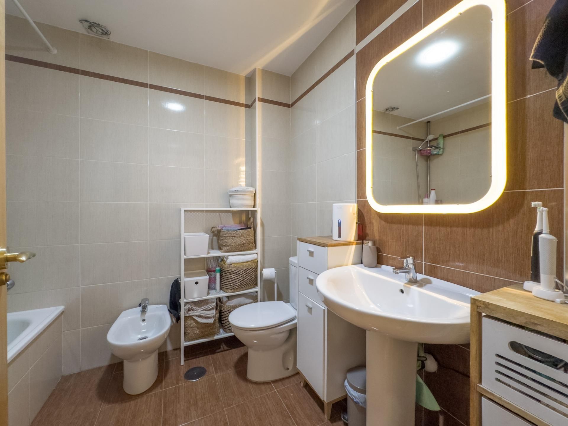 Bathroom of Flat for sale in Churriana de la Vega  with Air Conditioner, Heating and Terrace